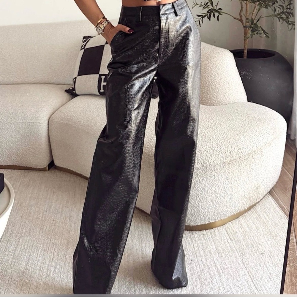 ⭐️⭐️Elegant  Black Faux Leather Women's Pants